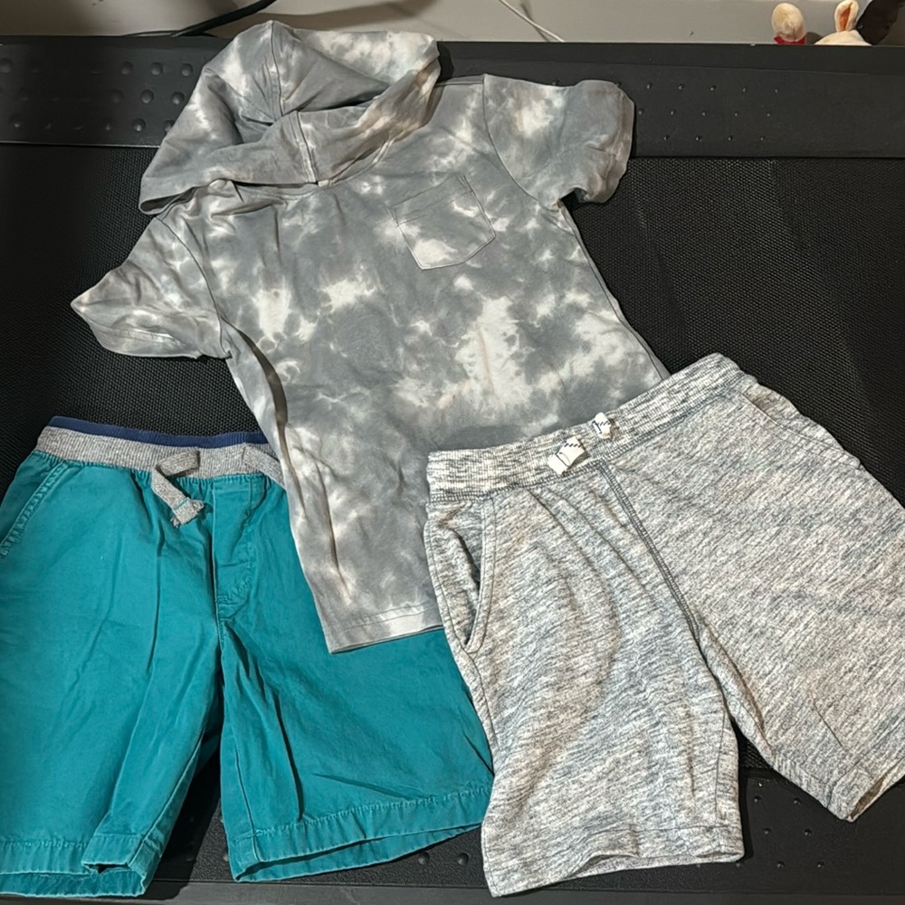 2 shorts and t-shirt